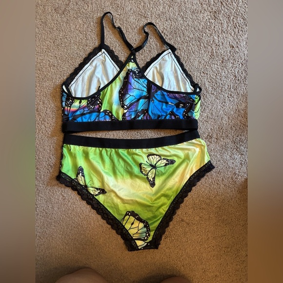 SHEIN Multicolor Butterfly Lace Trim Bra & Panty Set - Picture 2 of 3